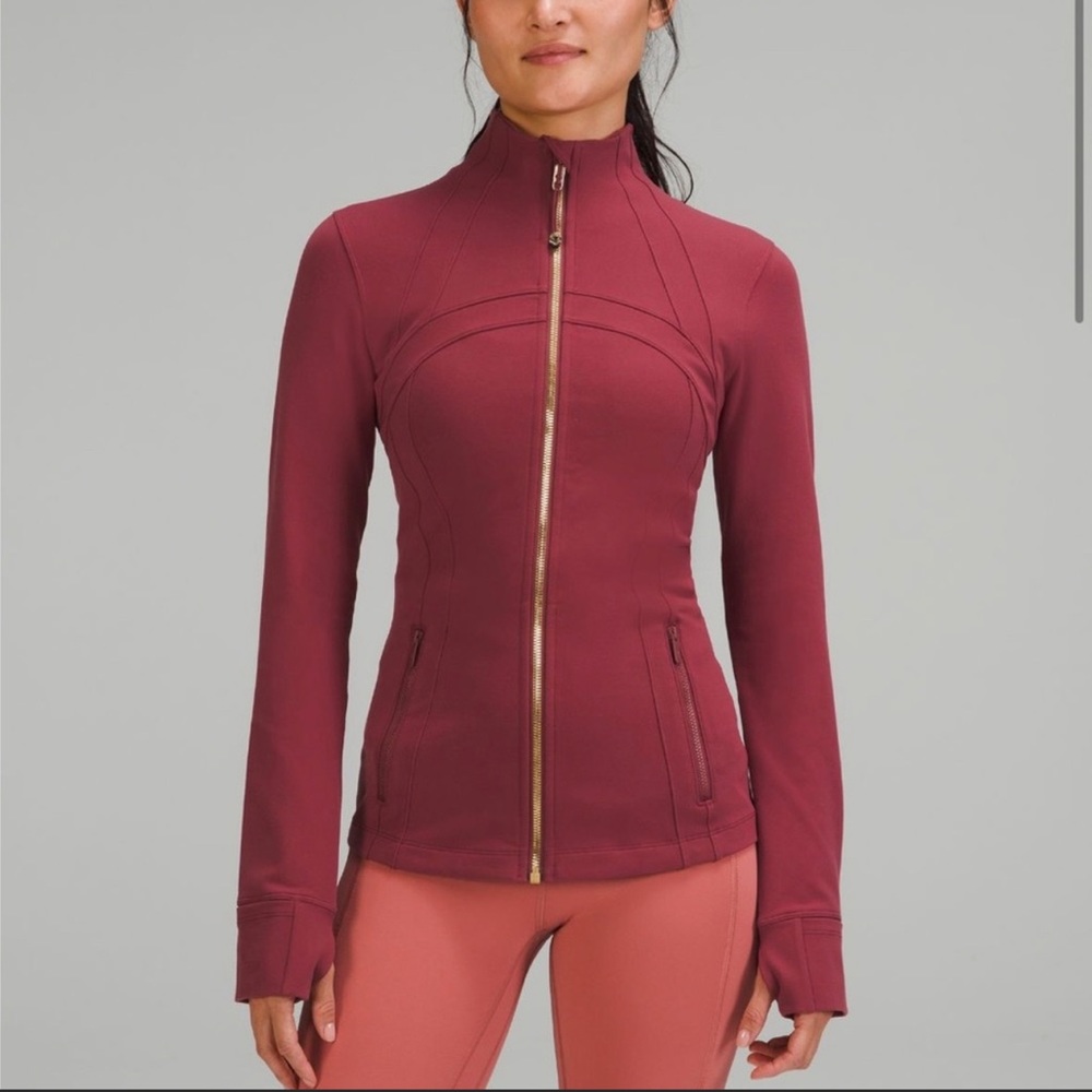 Define Jacket Luon Mulled Wine/Gold size 10 Lululemon NWOT